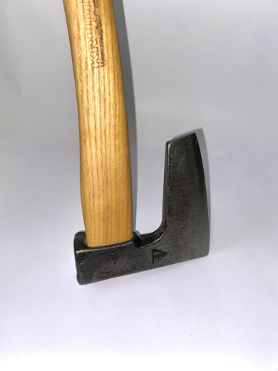 Gartenbeil mit Eschen-Kuhfu�-Stiel, gefirnist